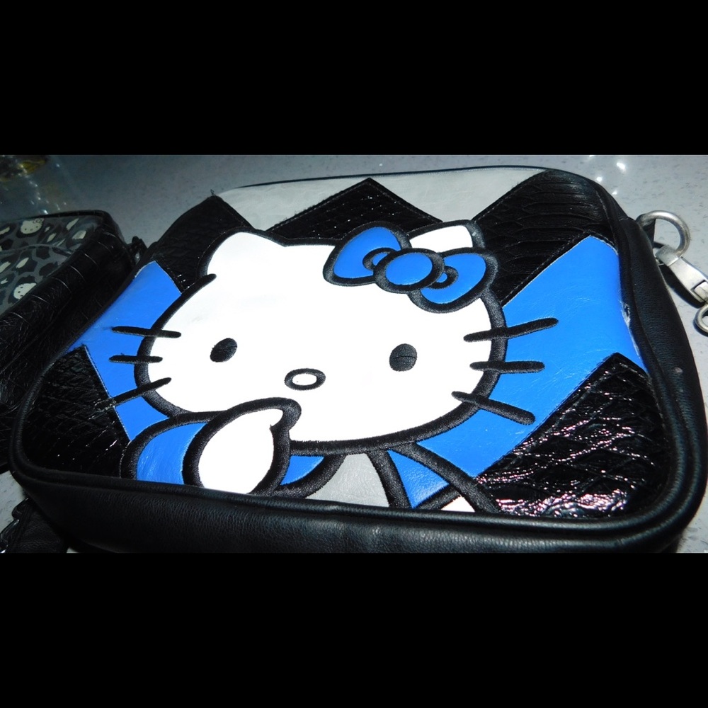hello kitty purses - Picture 2 of 2